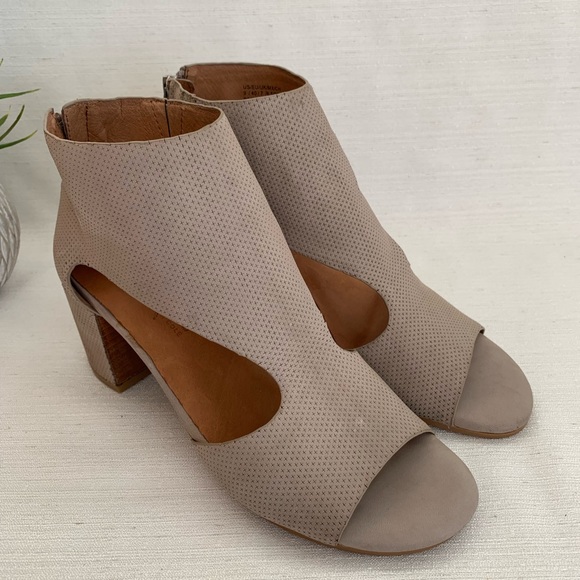 NWOT GENTLE SOULS by Kenneth Cole Roan Heeled Sandals Woman’s 9 - Picture 6 of 13